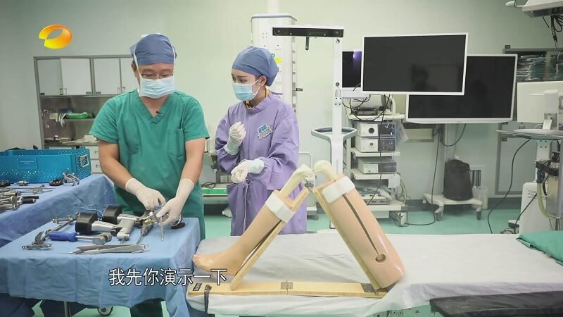 How to Operate Knee Arthroplasty by Robot